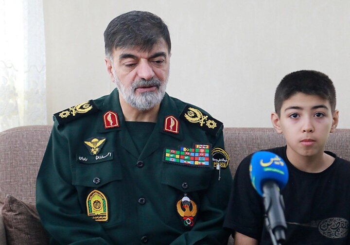 دیدار سردار رادان با ۴ خانواده شهید ناجا در دفاع ۱۲ روزه