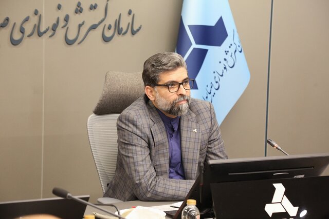 صنعت و معدن ستون اقتدار و پیشرفت ملی/ ادامه فعالیت بی‌وقفه صنعتگران در کشور