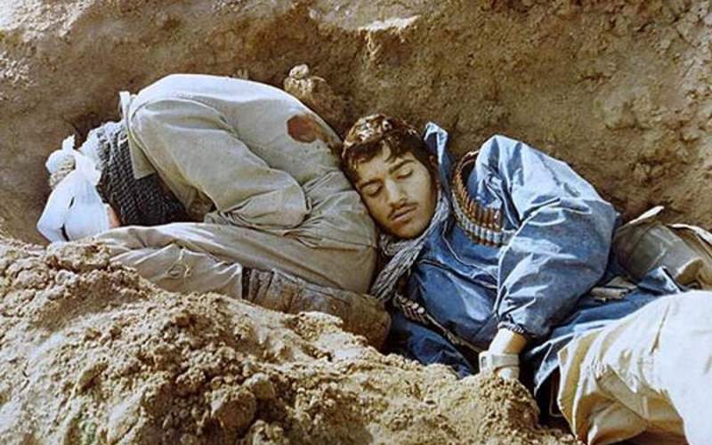 ملت انقلابی دامان امام و اسلام را رها نکنید