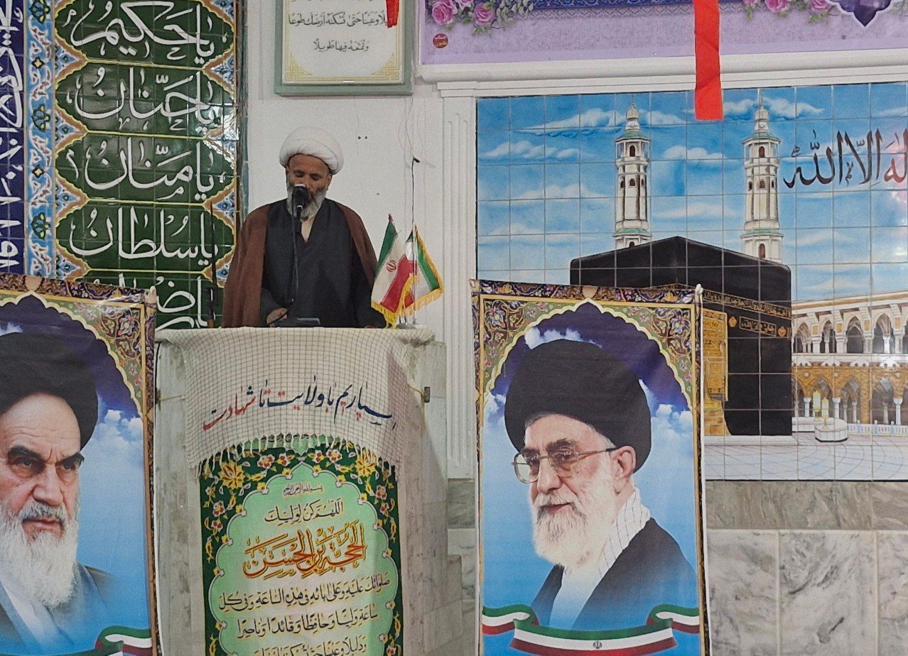  رمز پیروزی شهدا ایستادگی بود