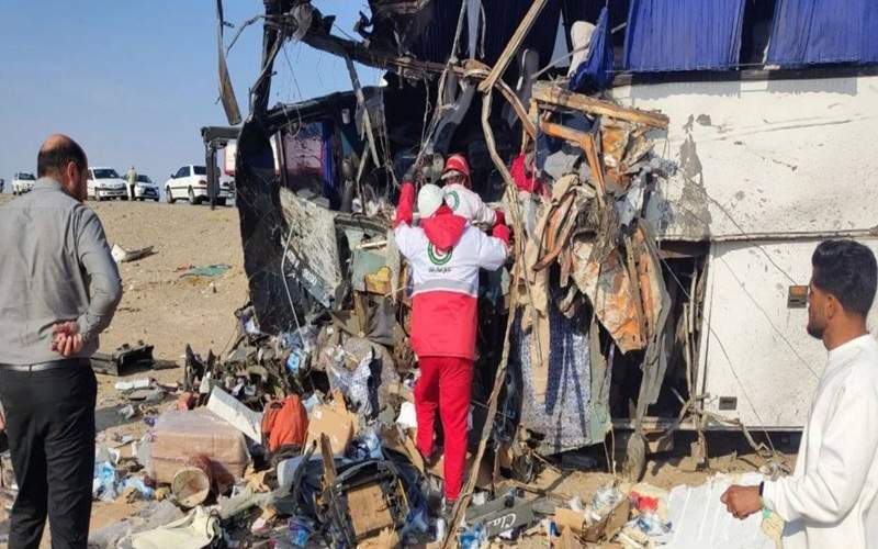 ۲ فوتی در برخورد کامیون و اتوبوس