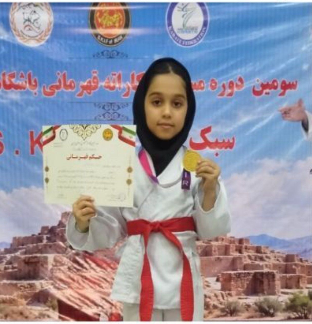 دختران هامون ۱۳ مدال مسابقات کاراته را کسب کردند
