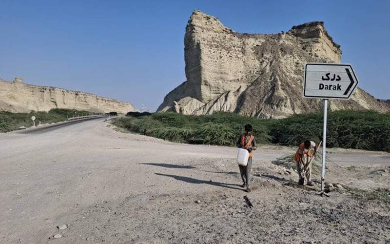 نصب تابلوهای راهنما در مسیر گردشگری دَرَک