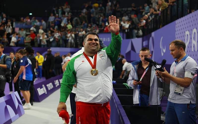 قهرمان پاراوزنهبرداری در جستوجوی طلای دوباره در ناگویا