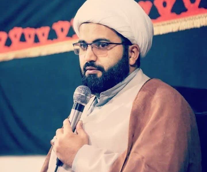 عاشورا مکتب ایستادگی در برابر ظلم