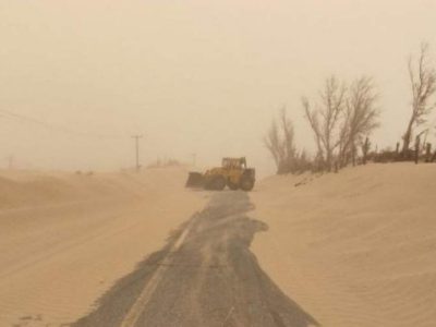 عملیات پاک‌سازی شن‌های روان در زهک