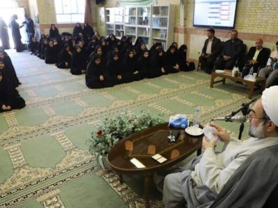 نماینده ولی‌فقیه پاسخ‌گوی پرسش‌های دانش‌آموزان