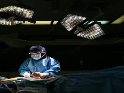 اولین جراحی جایگزینی مهره گردن در جنوب سیستان‌وبلوچستان