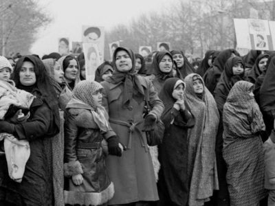 نقش کلیدی زنان در پیروزی انقلاب اسلامی