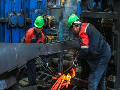 کارگران، ستون‌های استوار تولید و پیشرفت