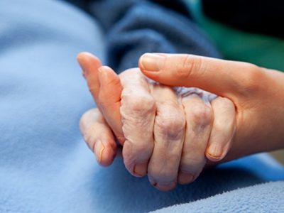 خدمت به والدین عبادتی ارزشمند است