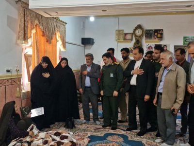 دیدار مسئولان هامون با خانواده شهید سارانی